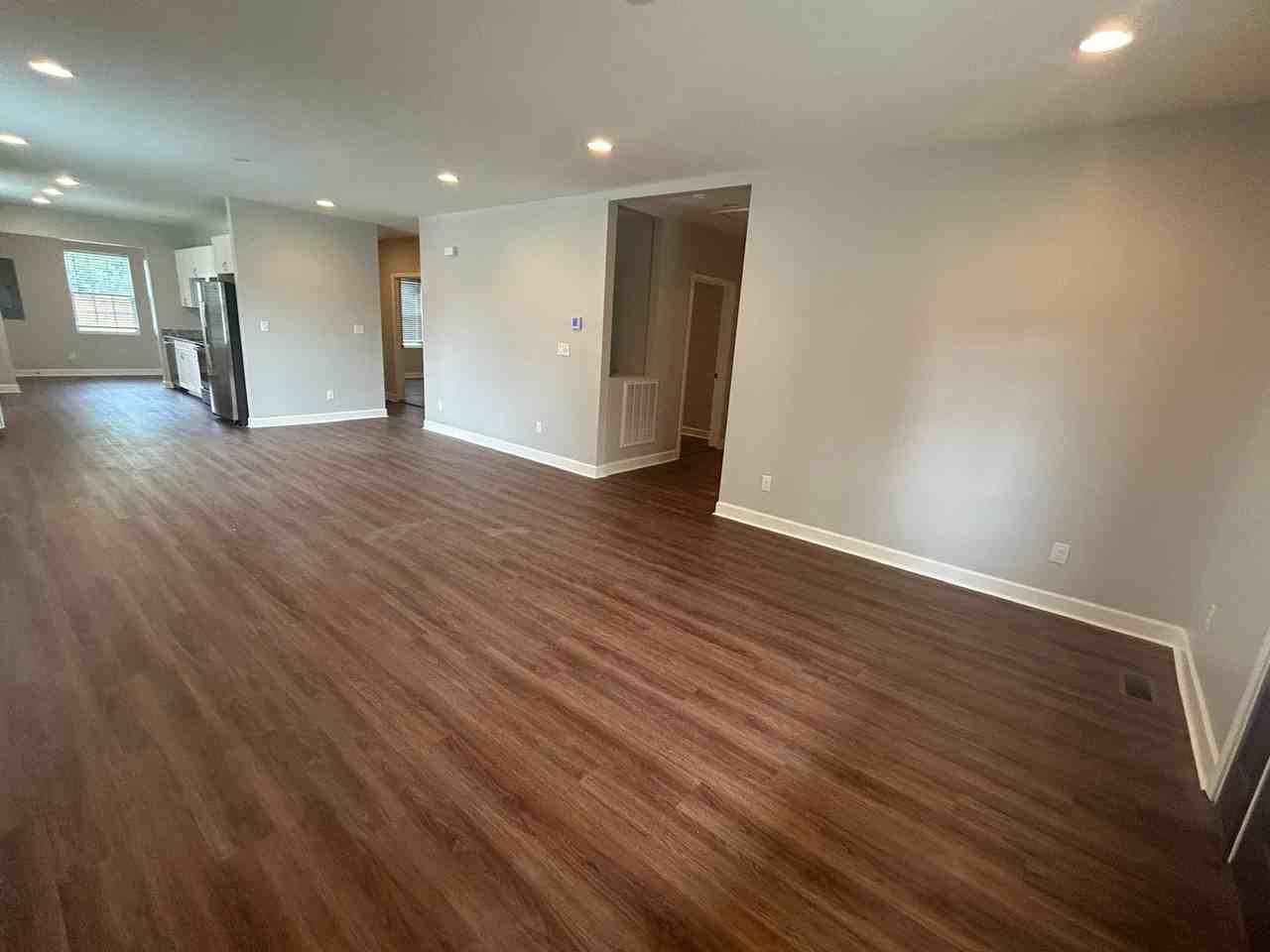 325 N Dean St - Photo 4 of 18