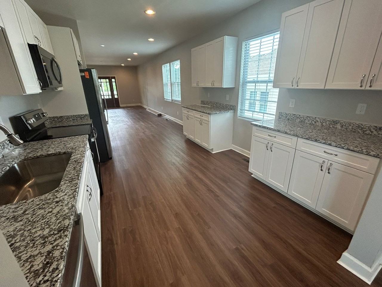 325 N Dean St - Photo 6 of 18