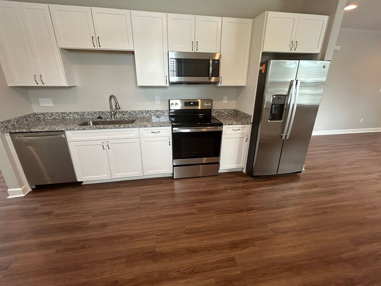 325 N Dean St - Photo 7 of 18