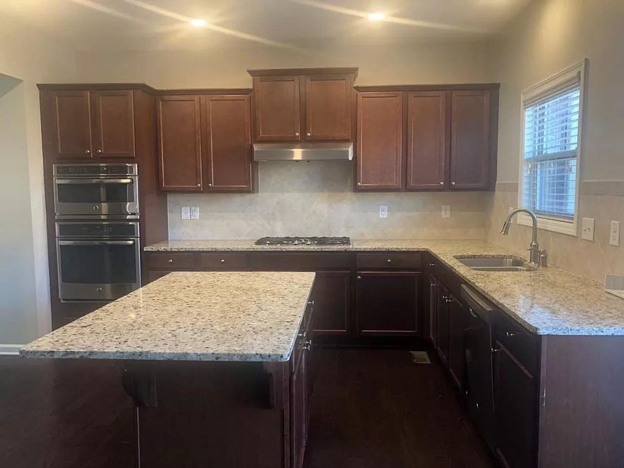 824 Ivy Vine Way - Photo 4 of 14