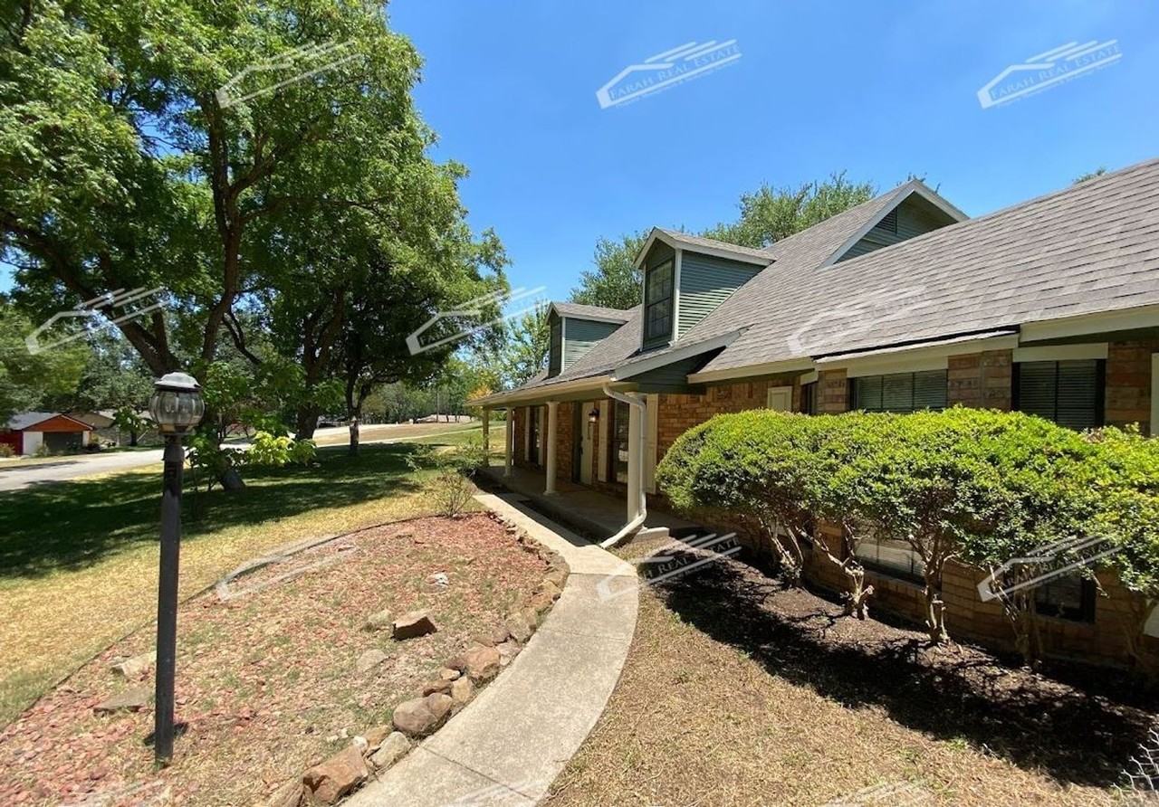 100 Shoreway Cir - Photo 3 of 29