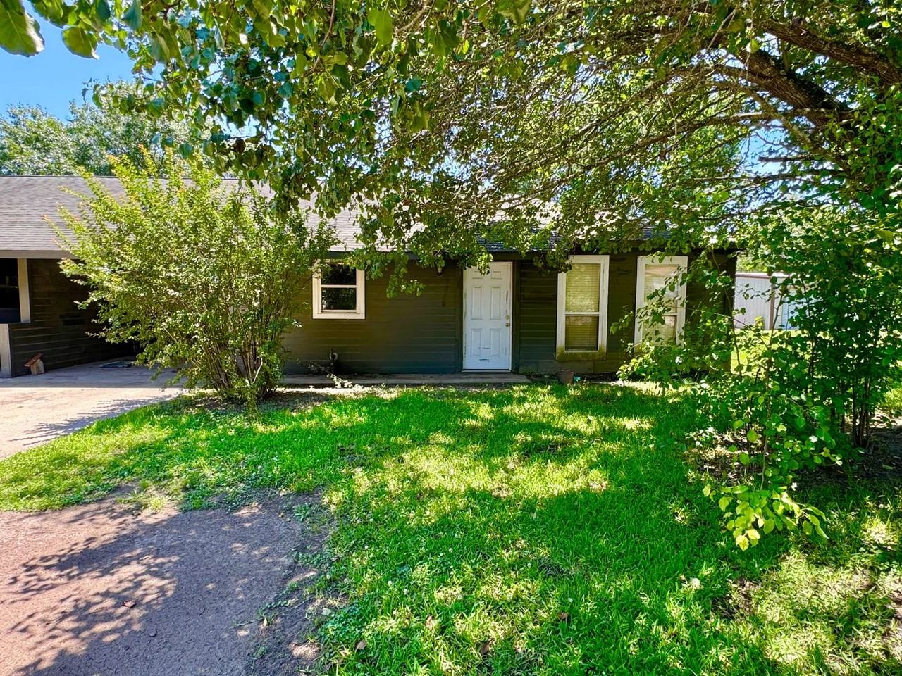 68 Pierce Rd - Photo 2 of 8