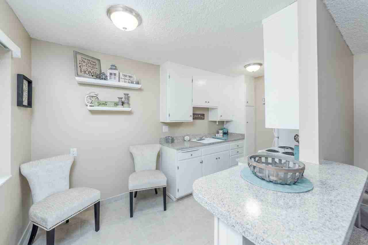 950 S. Garfield St. - Photo 4 of 15