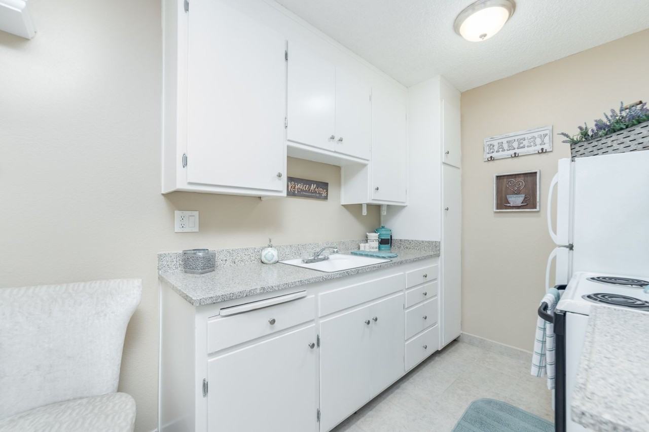 950 S. Garfield St. - Photo 7 of 15