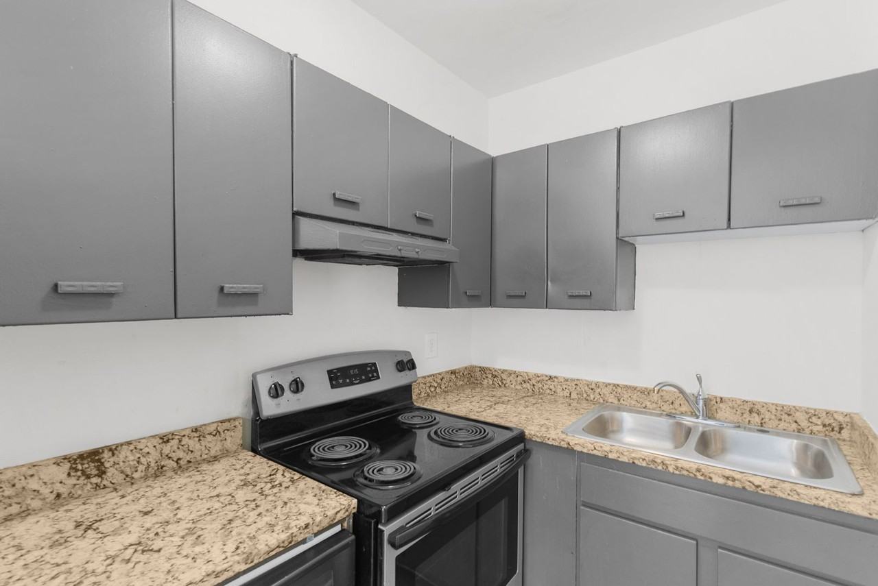 Carlton - Photo 3 of 17