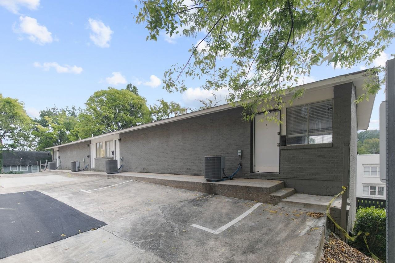 Carlton - Photo 4 of 17