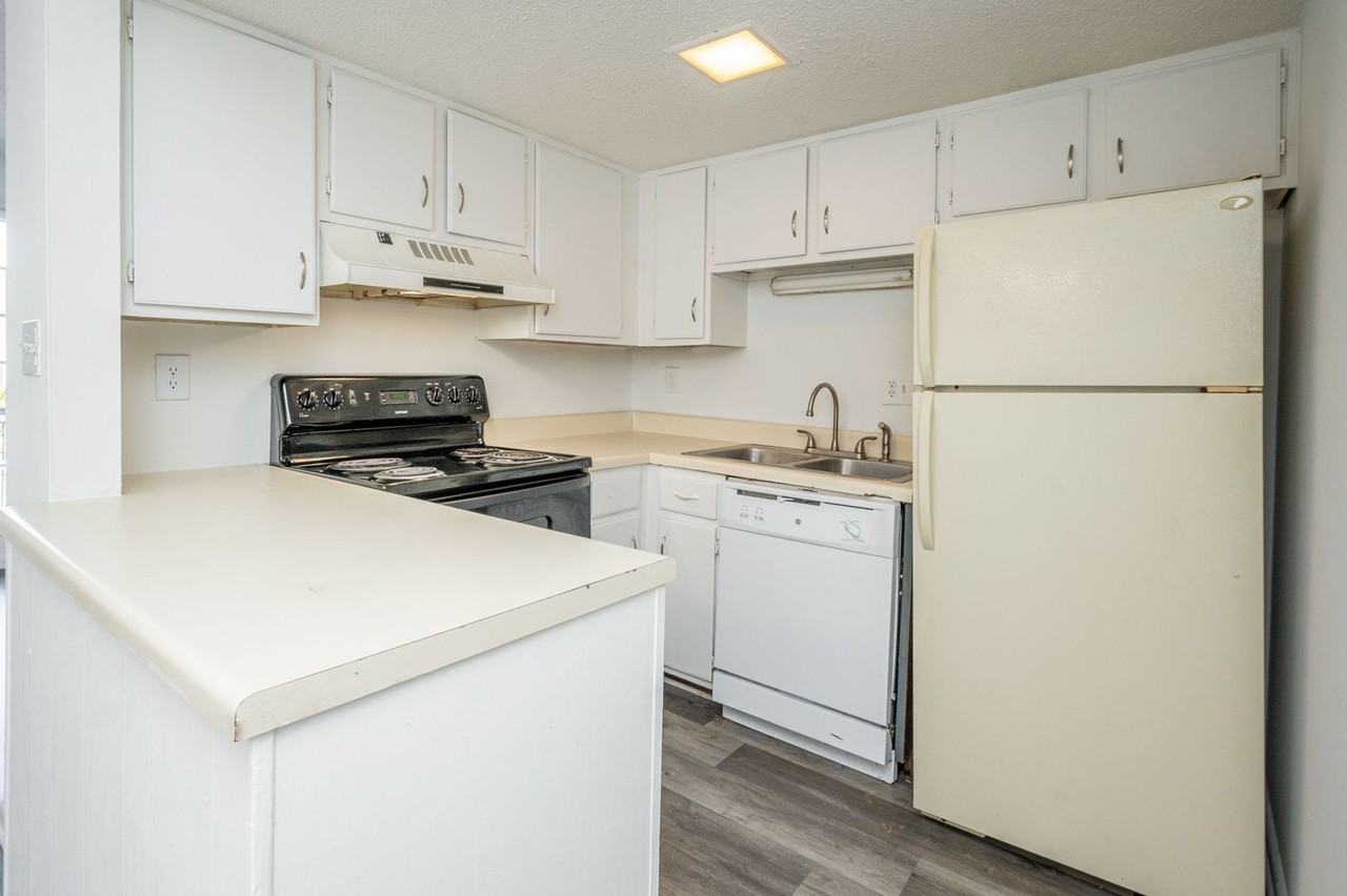 The Cliffs - Photo 6 of 14