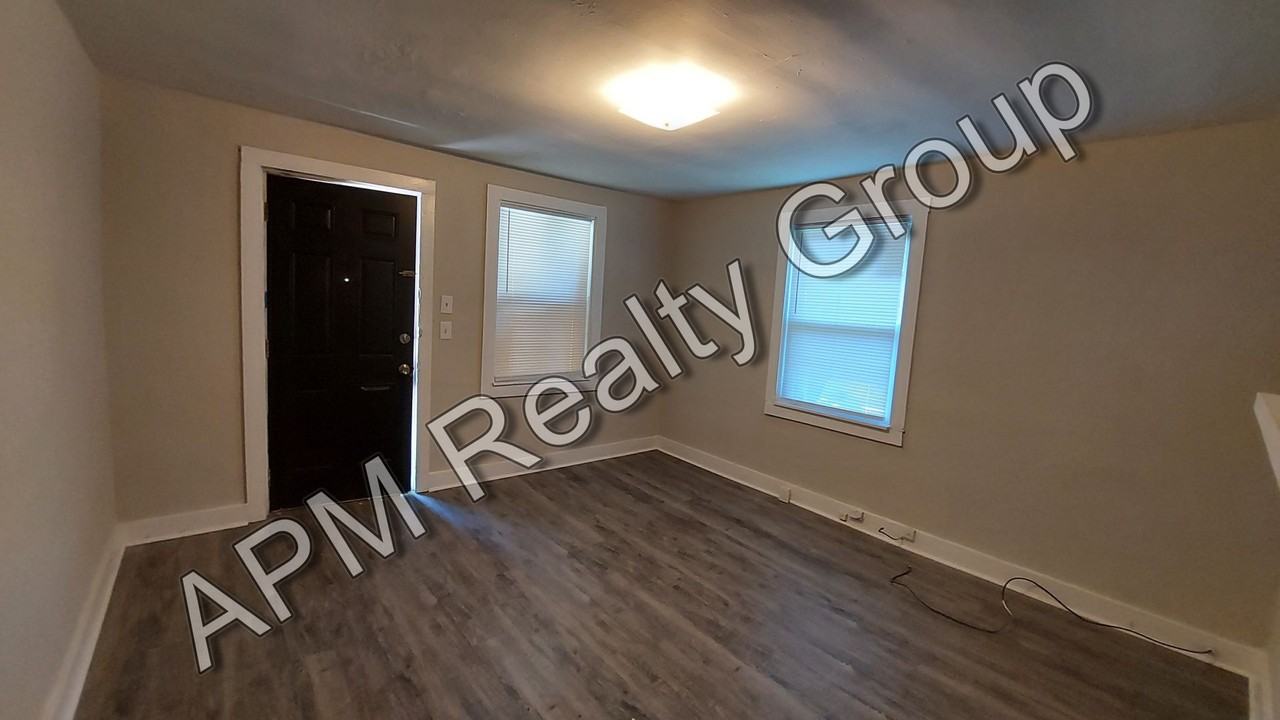 1217 King St - Photo 3 of 9