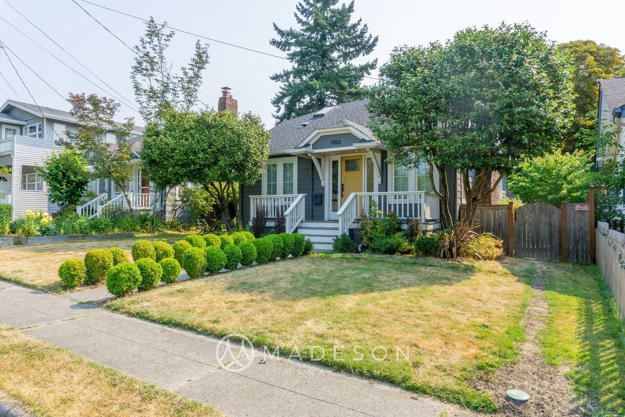 7522 9th Ave Ne - Photo 2 of 33
