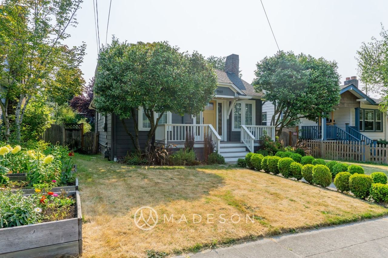 7522 9th Ave Ne - Photo 3 of 33
