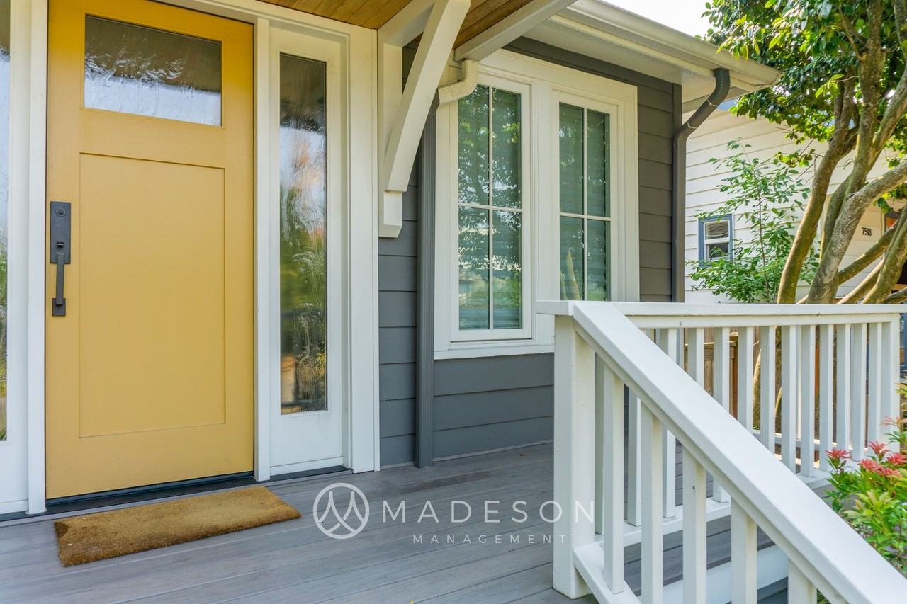 7522 9th Ave Ne - Photo 4 of 33