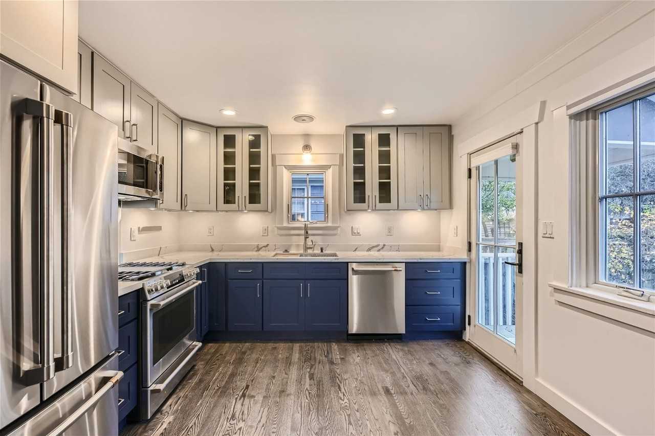 7522 9th Ave Ne - Photo 2 of 34