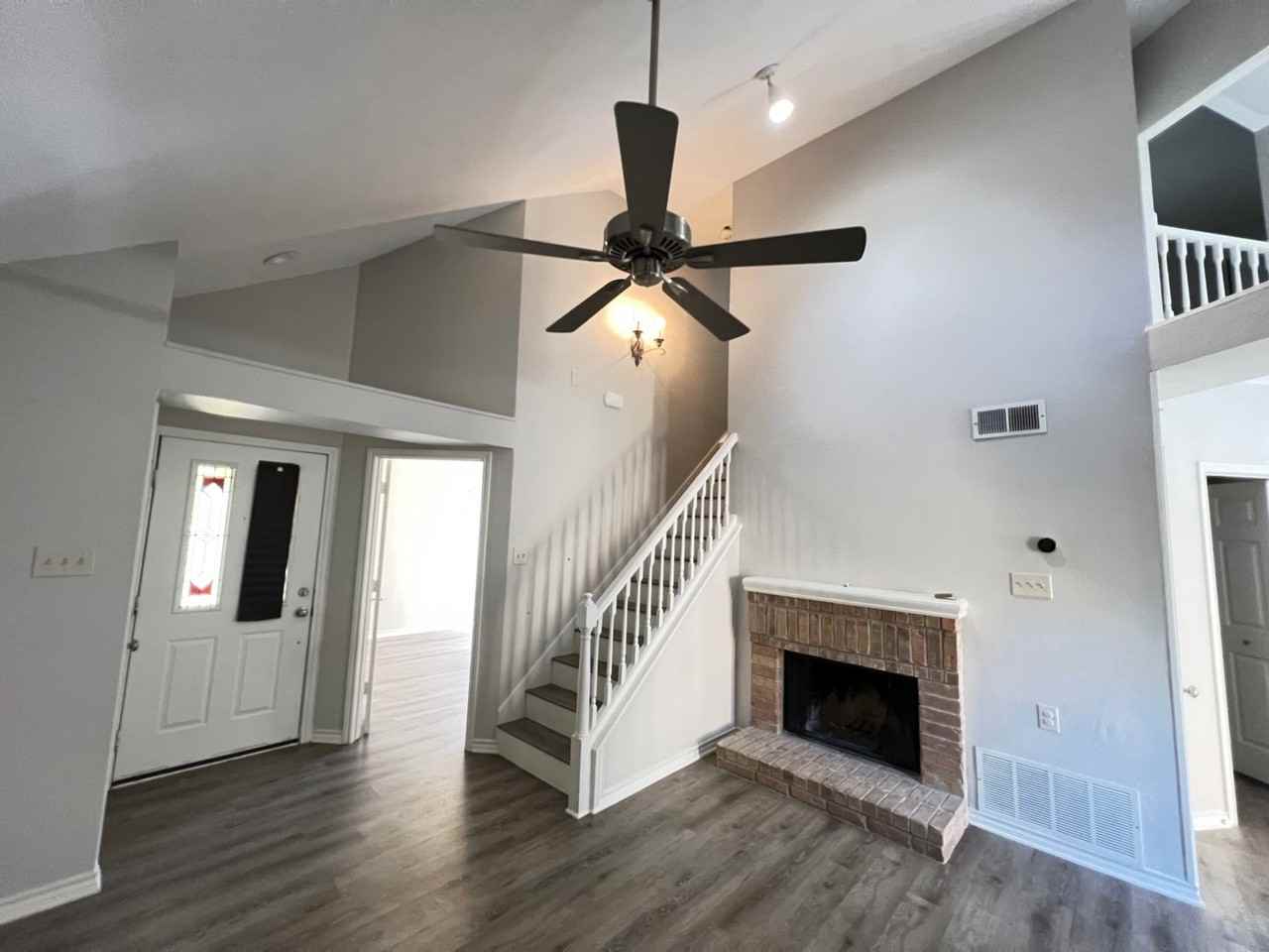 10913 Gable Dr - Photo 4 of 42