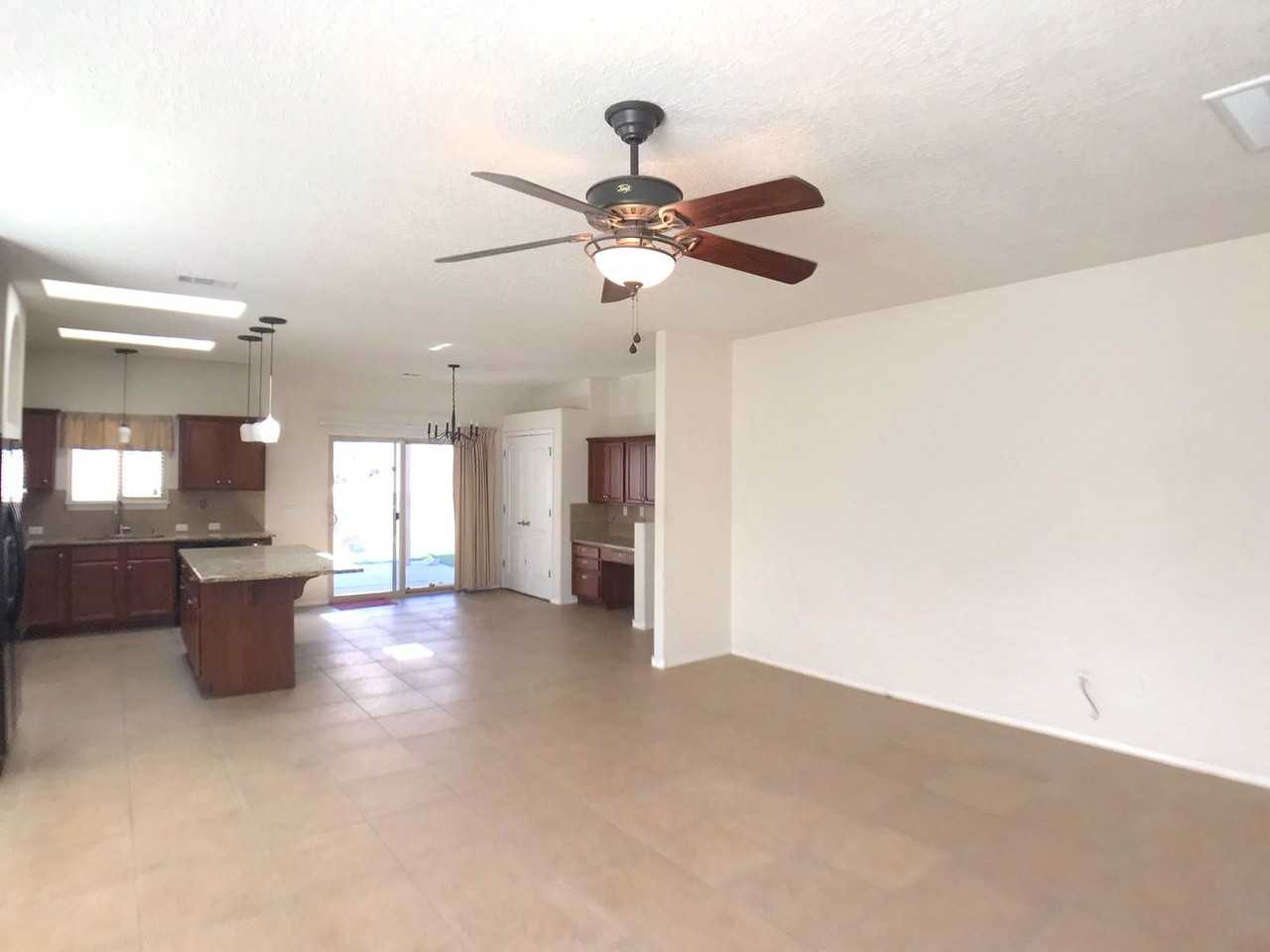 815 Desert Marigold Ct - Photo 3 of 22
