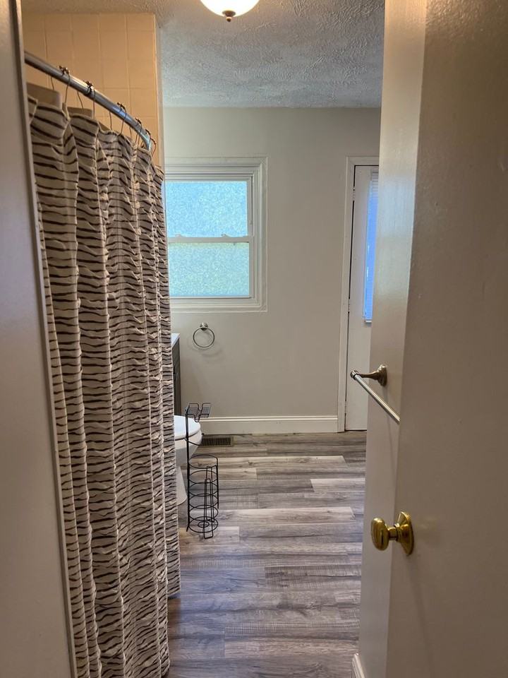 751 Julia Dr - Photo 2 of 5