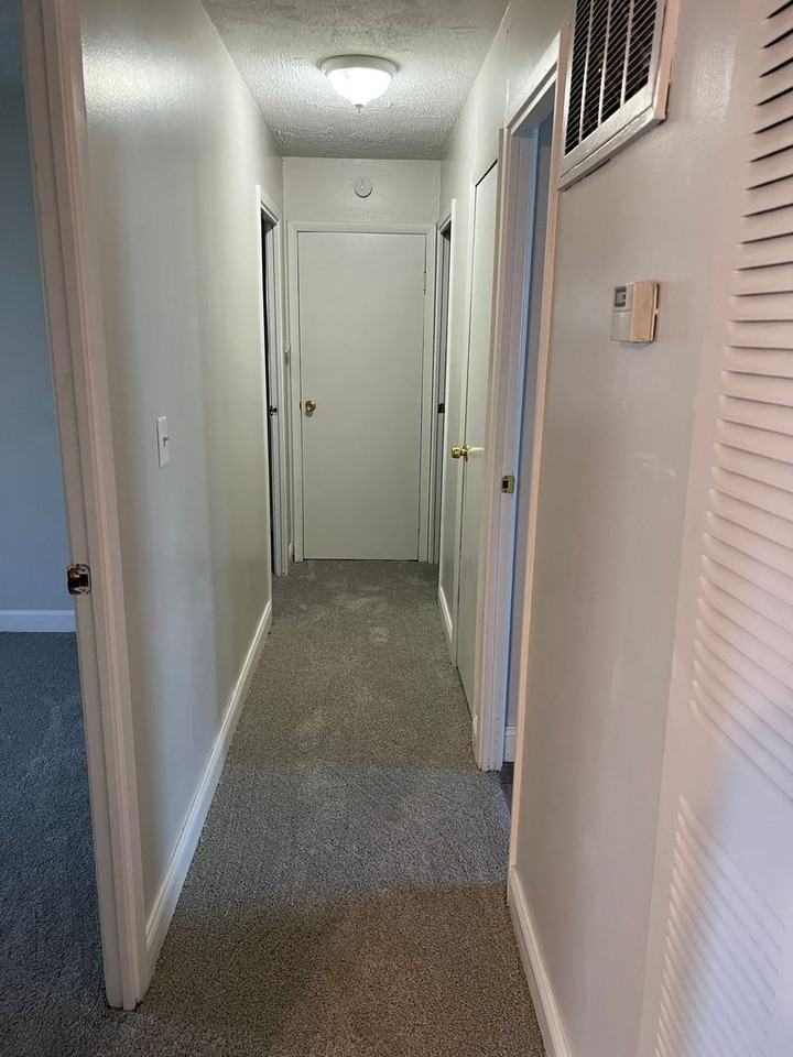 751 Julia Dr - Photo 3 of 5