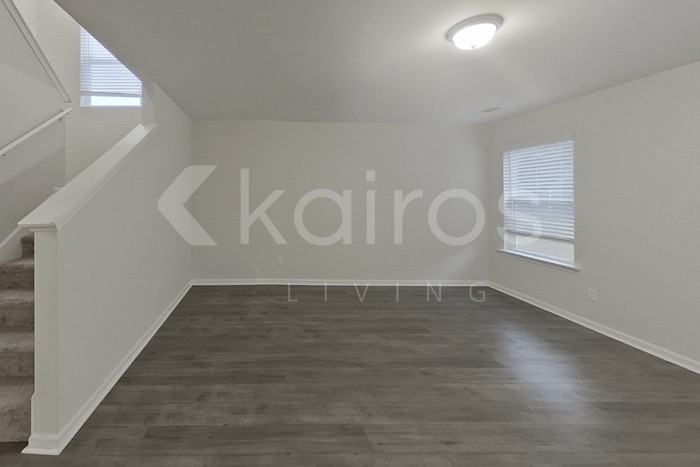 110 Bluff Rd - Photo 2 of 18
