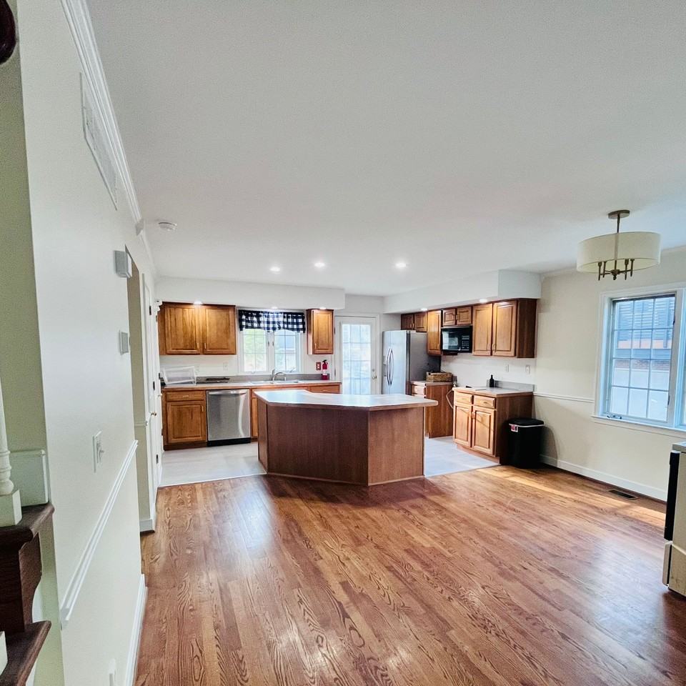 823 Bayard Ave #NA - Photo 3 of 18