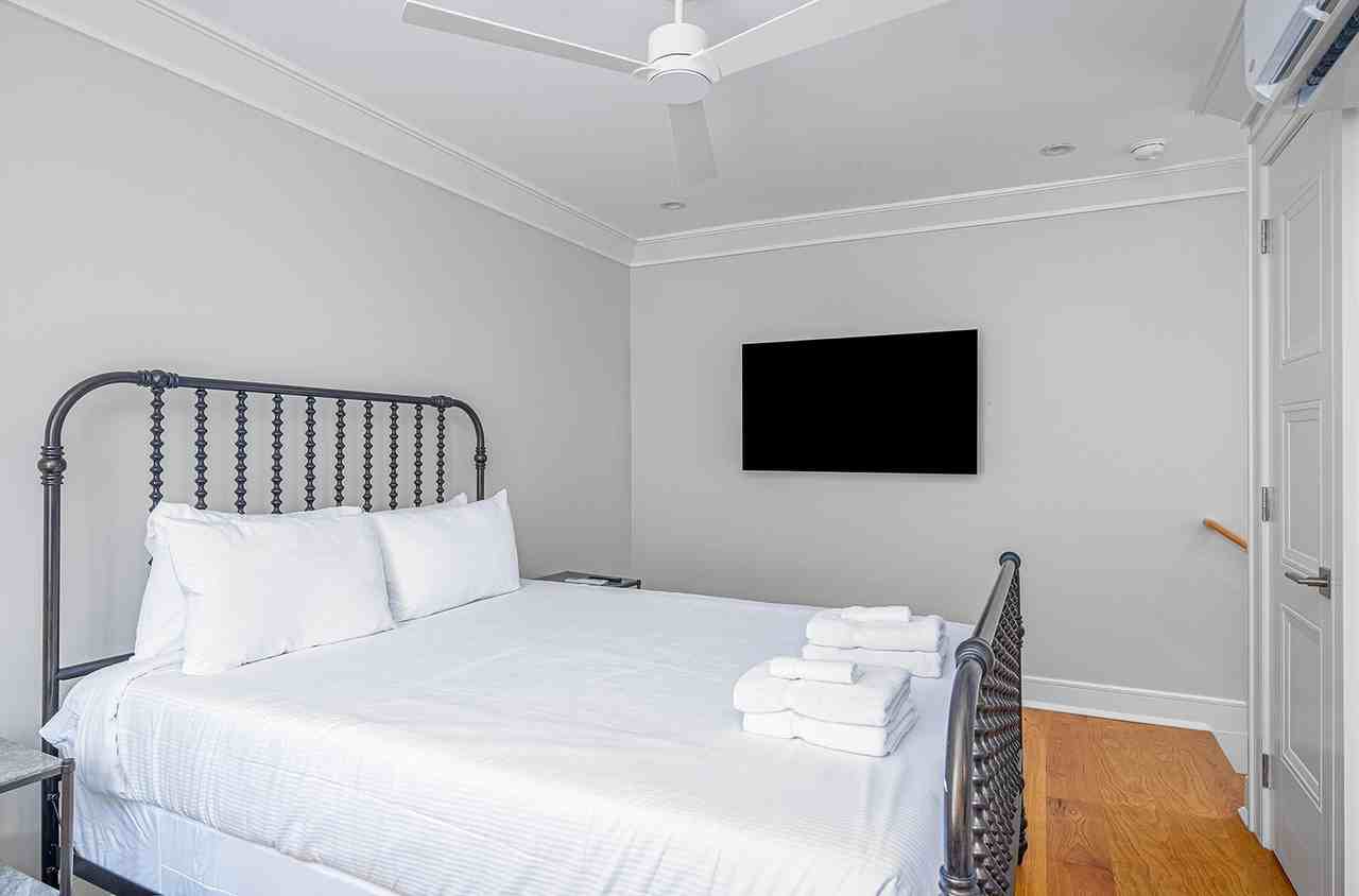 109 E Gordon Ln #NA - Photo 6 of 13