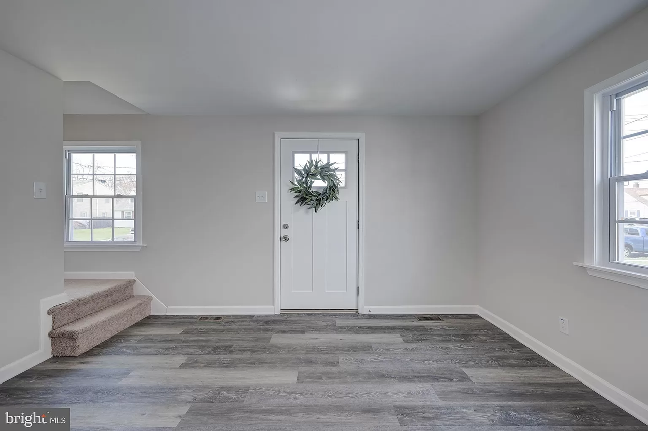 542 N Oakland Ave #0 - Photo 2 of 18