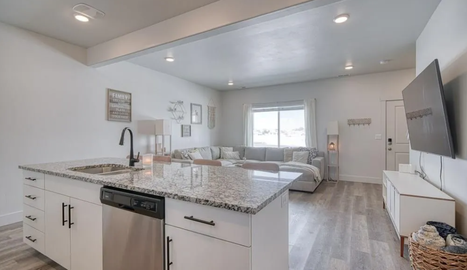 651 South 2400 West #24103 - Photo 2 of 19