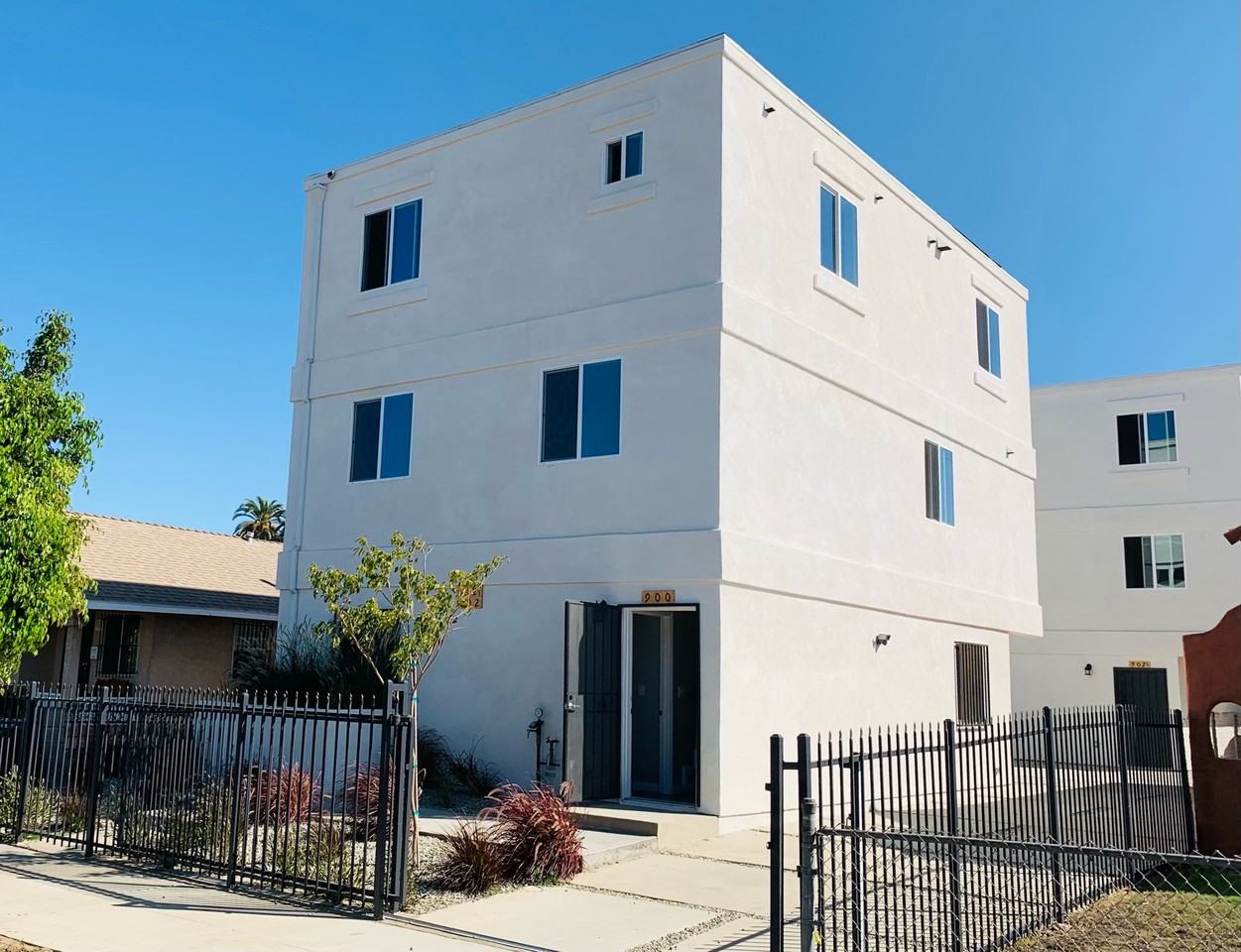 900 W 76th St #900 - Photo 4 of 5