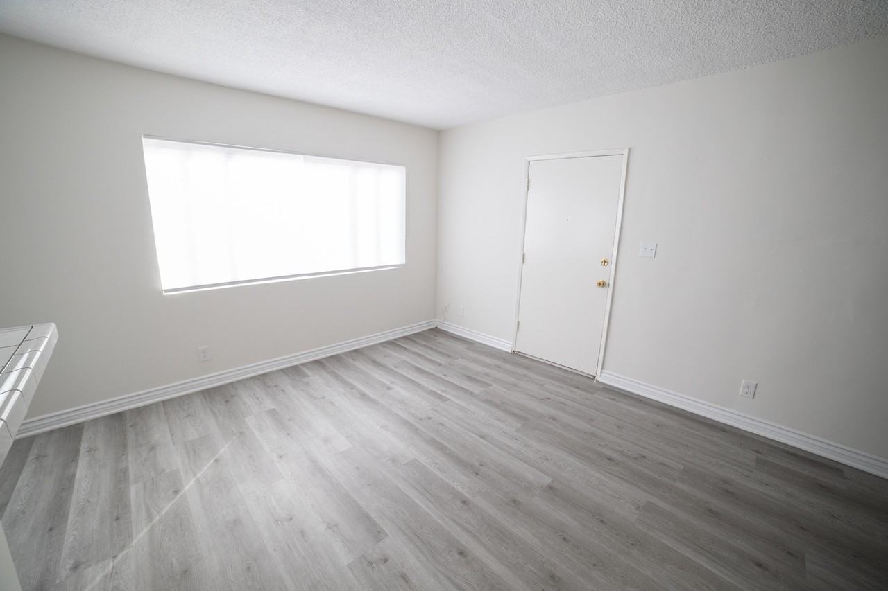 1315 Ocean Park Boulevard #5 - Photo 4 of 23