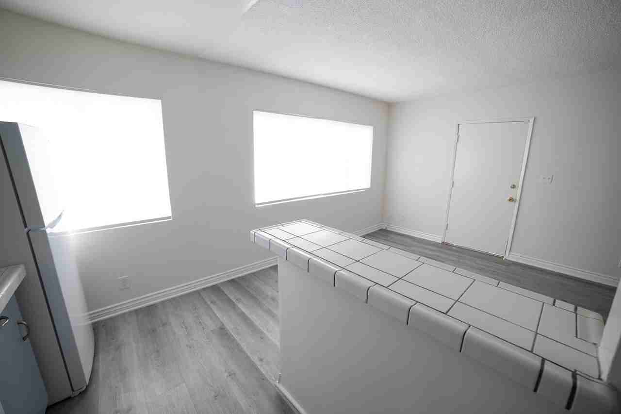 1315 Ocean Park Boulevard #5 - Photo 6 of 23