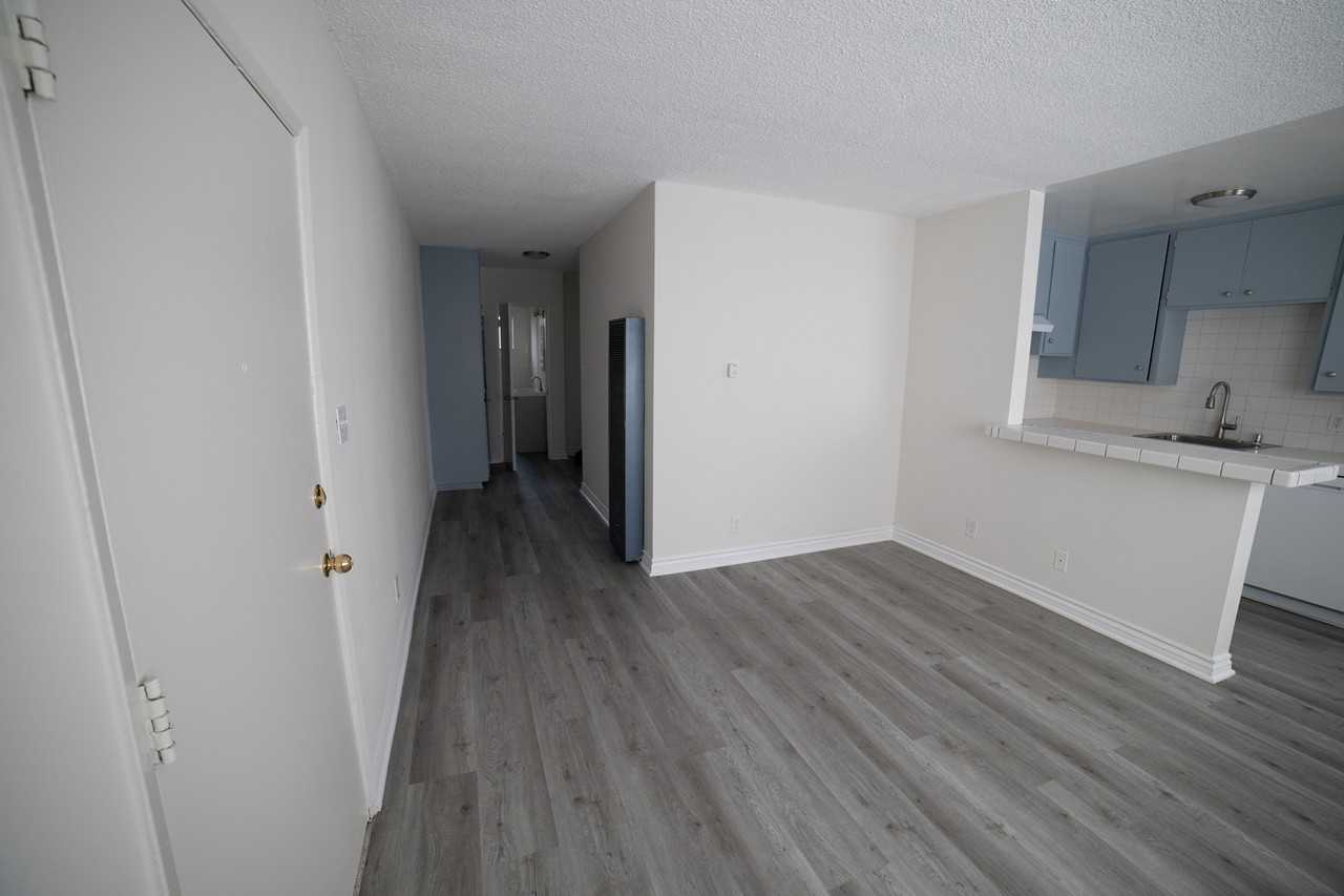 1315 Ocean Park Boulevard #5 - Photo 7 of 23