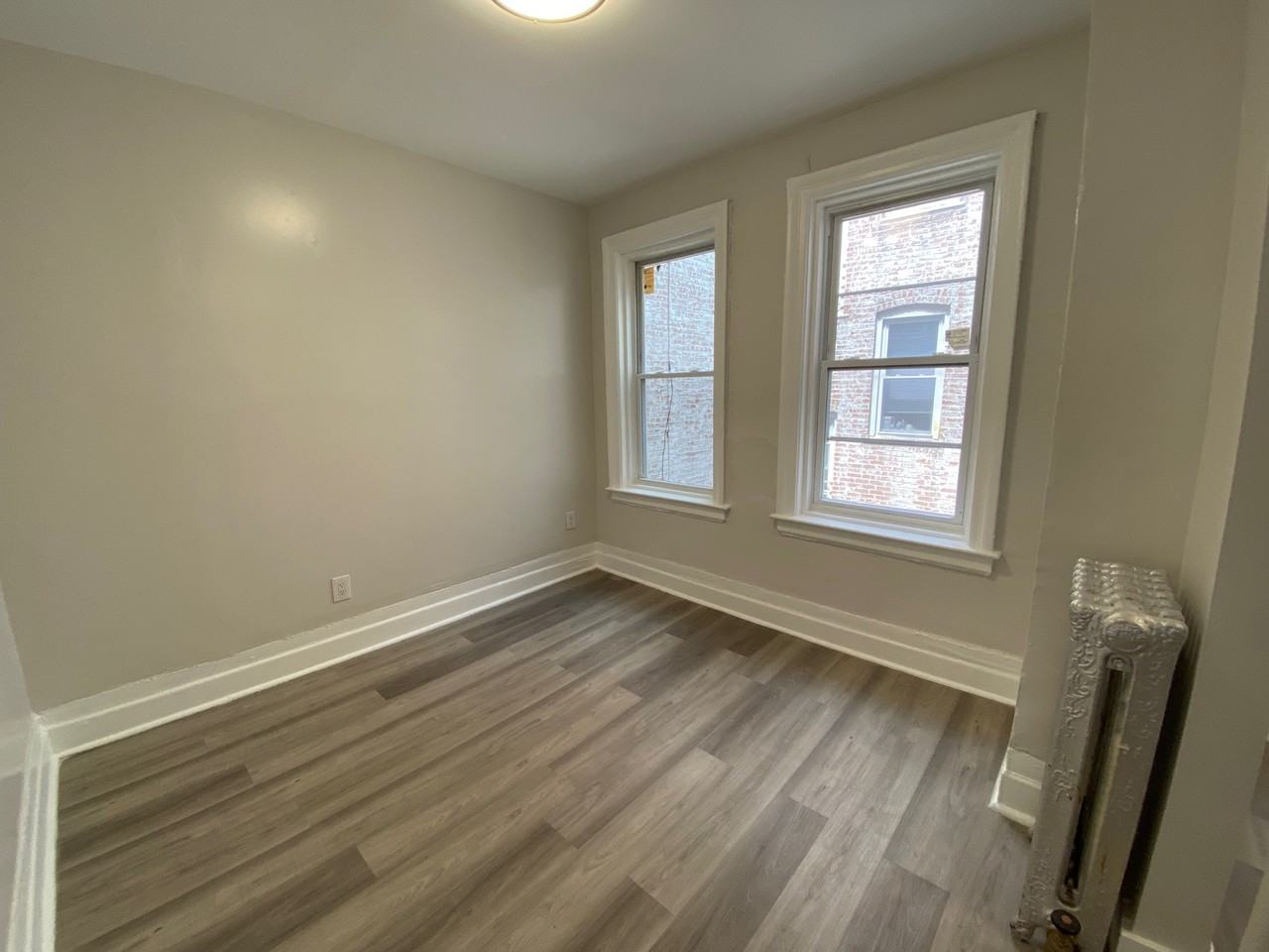 5604 Hudson AveApt 15 #5604-15 - Photo 2 of 9