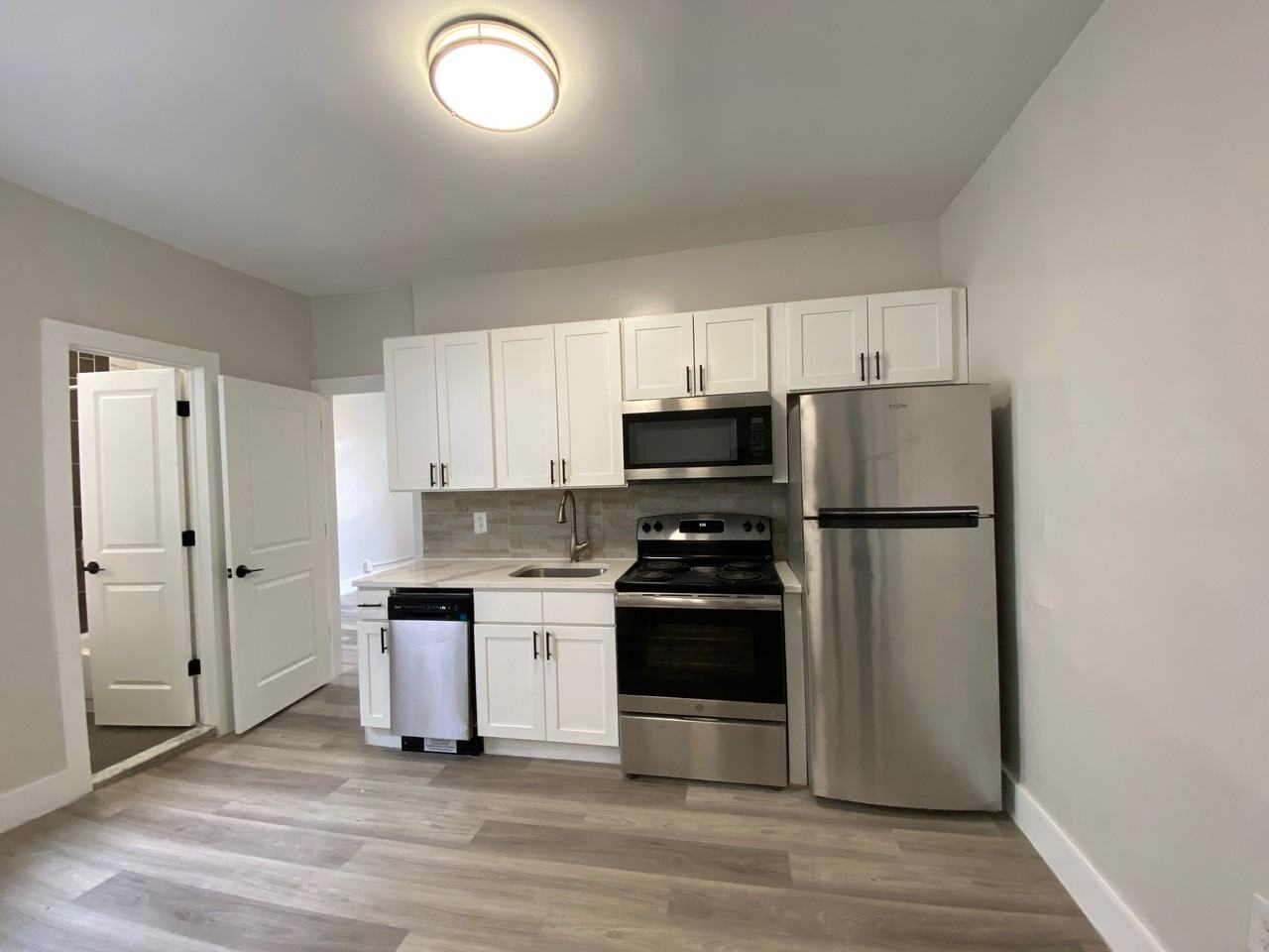 5604 Hudson AveApt 15 #5604-15 - Photo 3 of 9