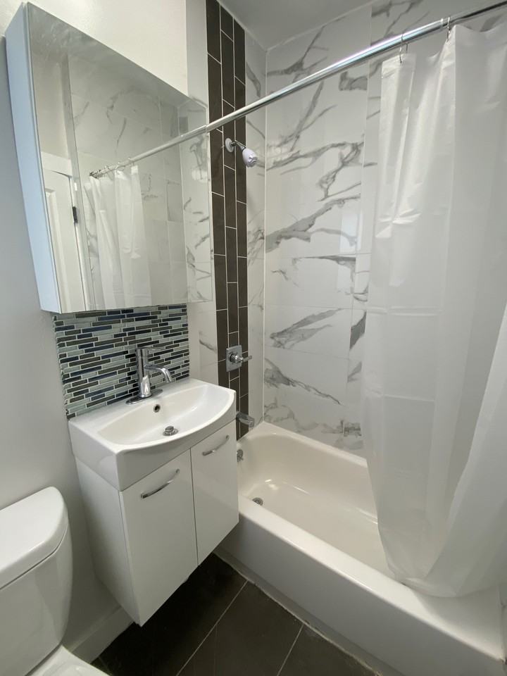 5604 Hudson AveApt 15 #5604-15 - Photo 6 of 9