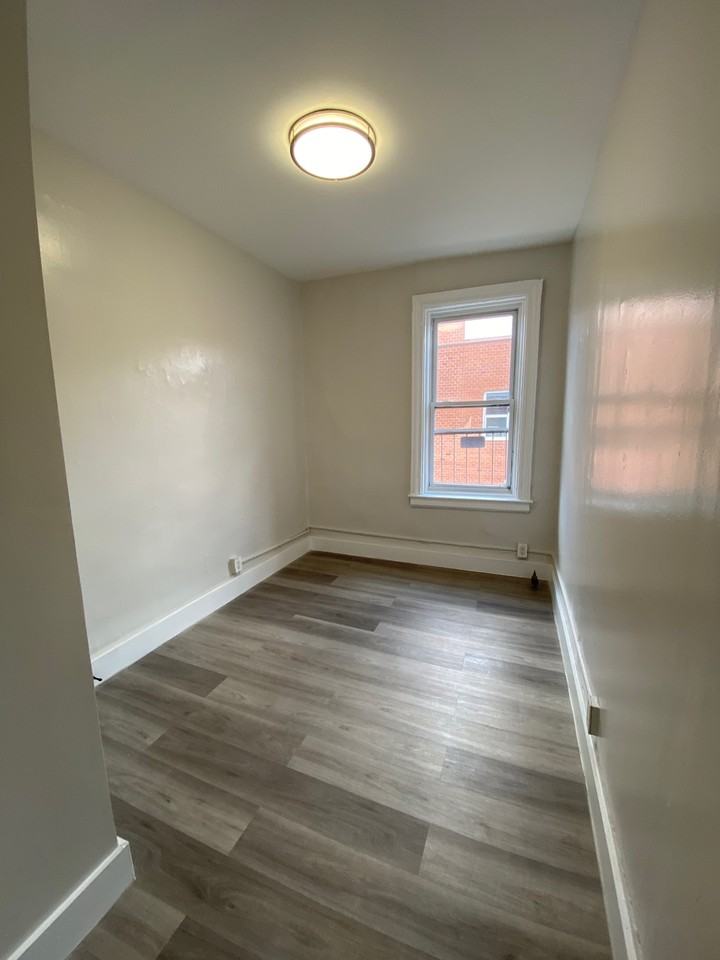 5604 Hudson AveApt 15 #5604-15 - Photo 7 of 9