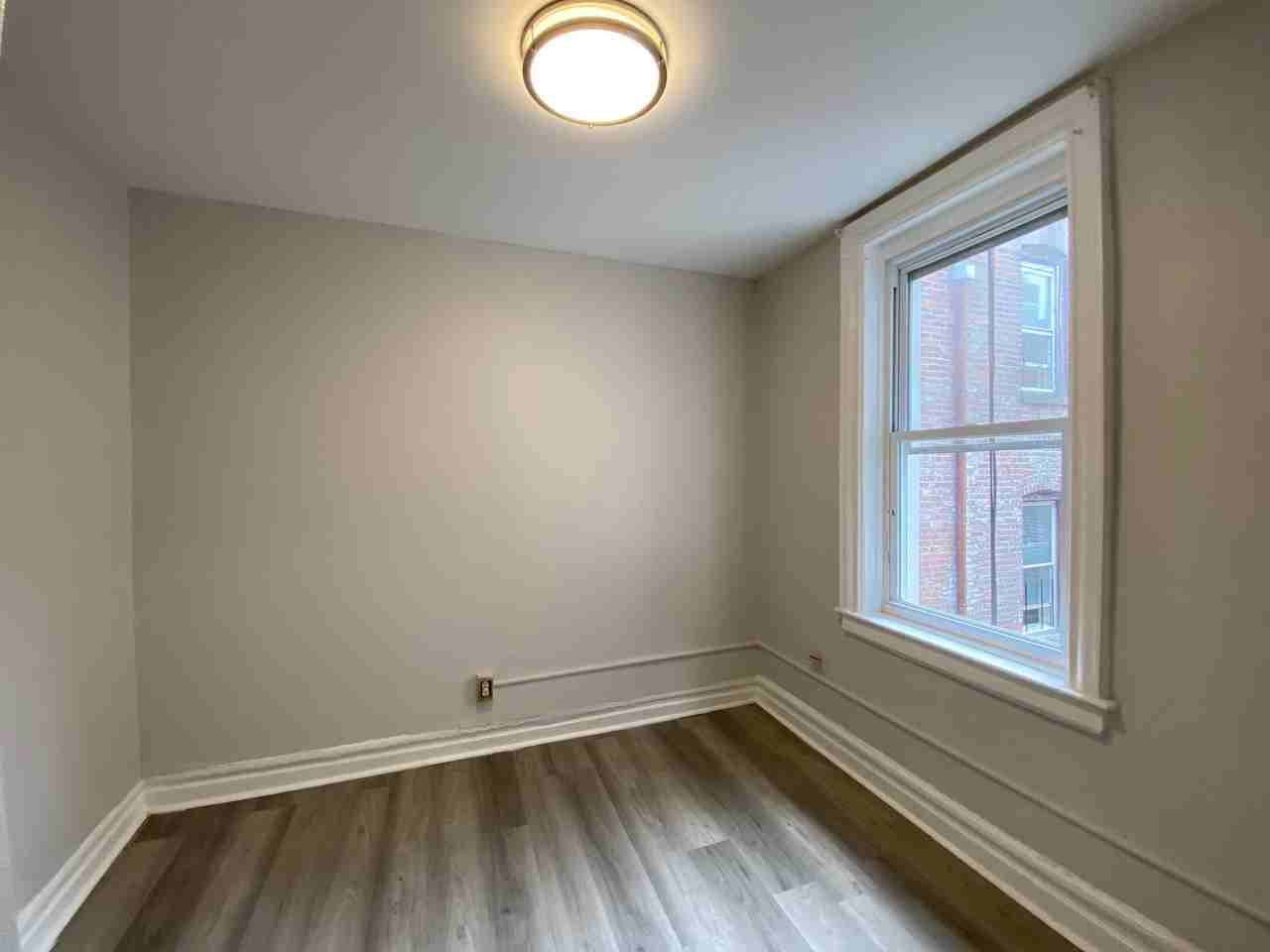 5604 Hudson AveApt 18 #5604-18 - Photo 2 of 6
