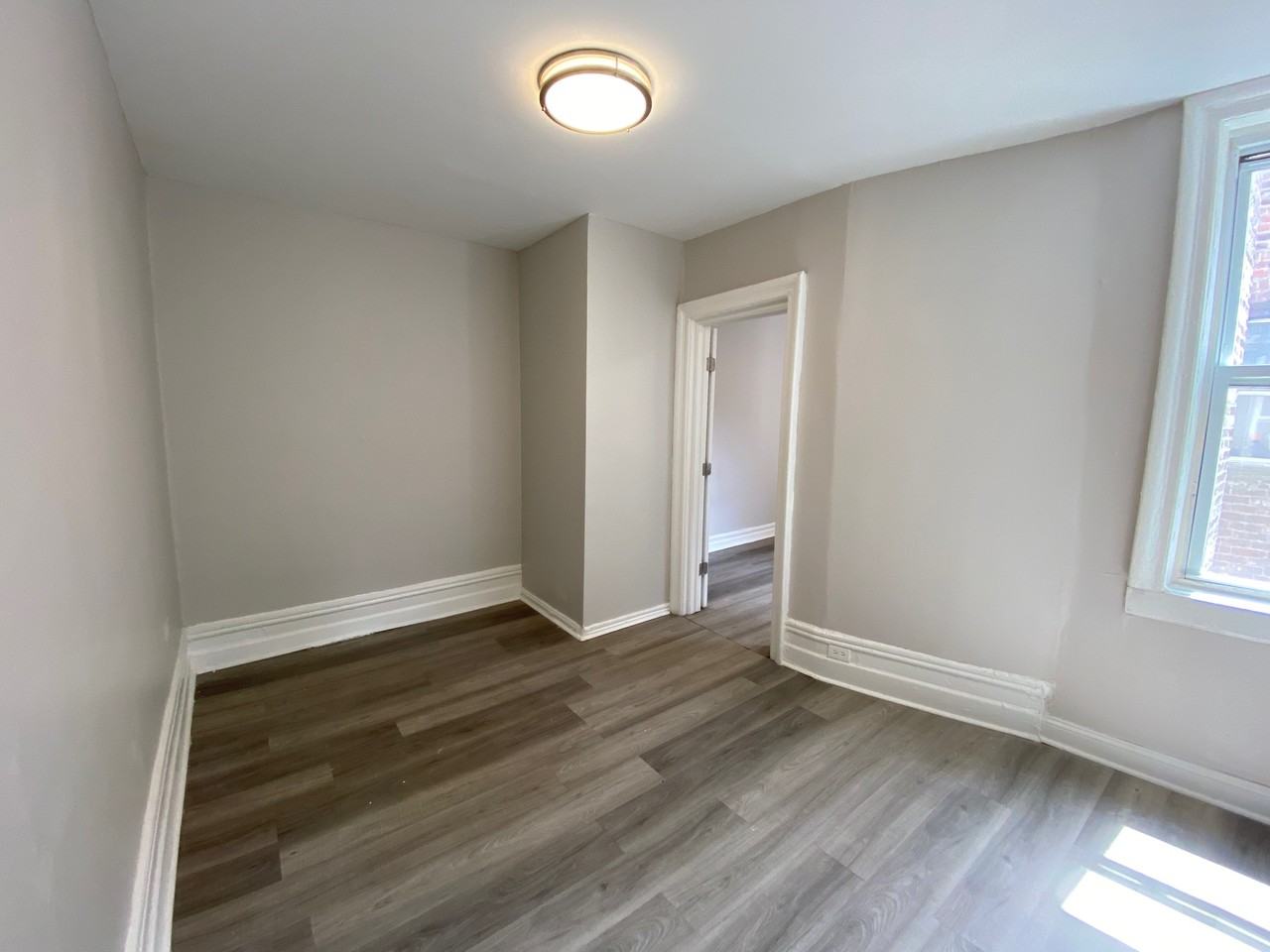 5604 Hudson AveApt 18 #5604-18 - Photo 3 of 6