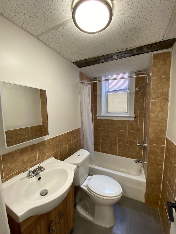 5608 Hudson AveApt 21 #5608-21 - Photo 6 of 7