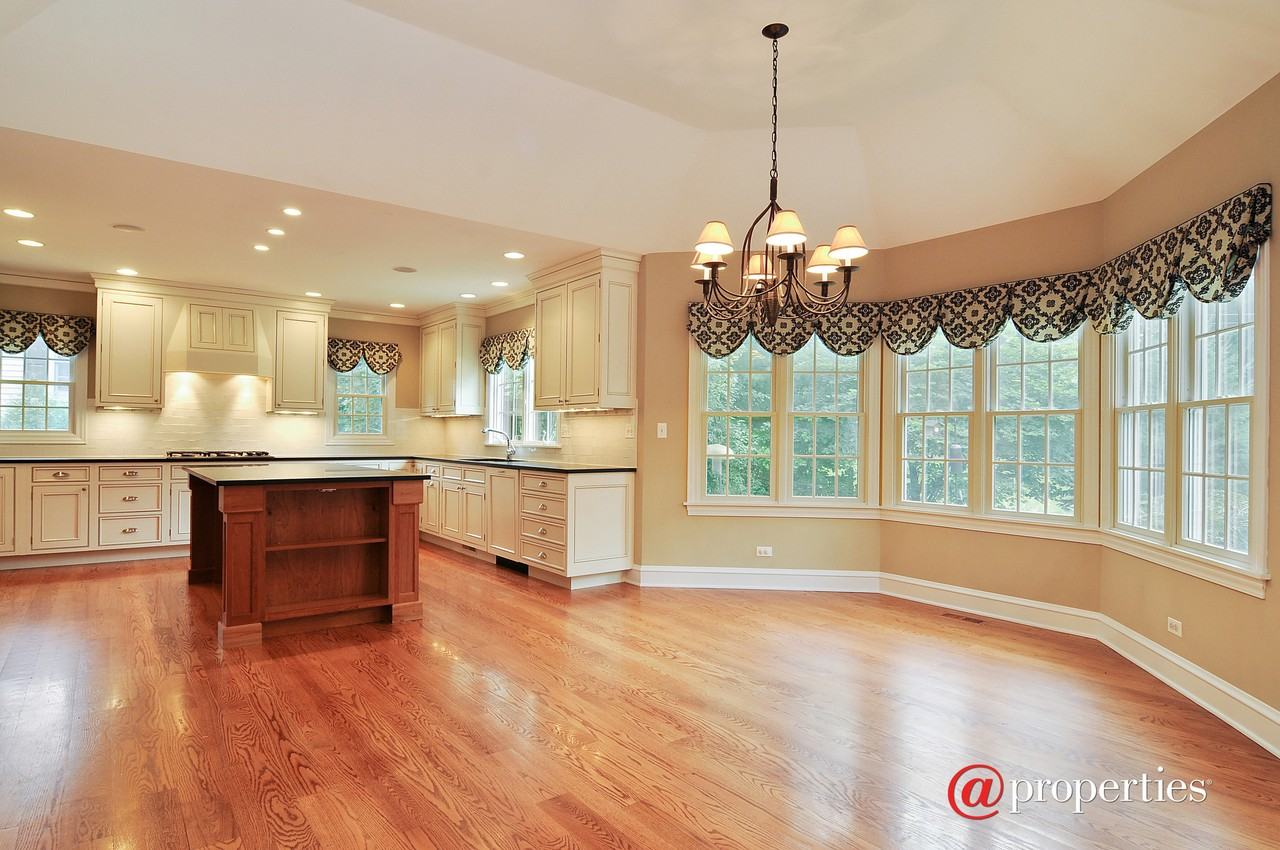 582 Golfview Dr - Photo 3 of 26