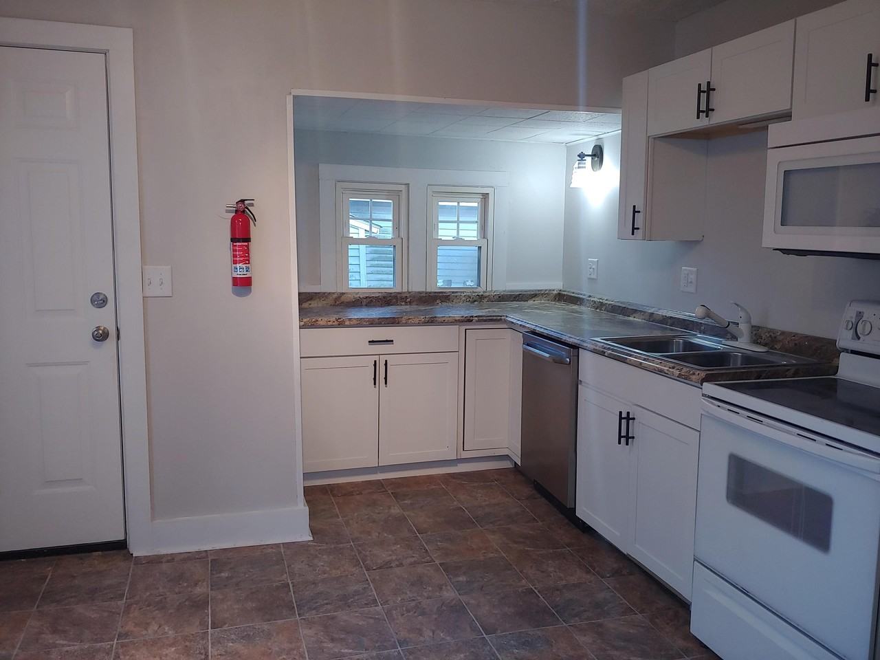 532 Vernon St #1 - Photo 4 of 45