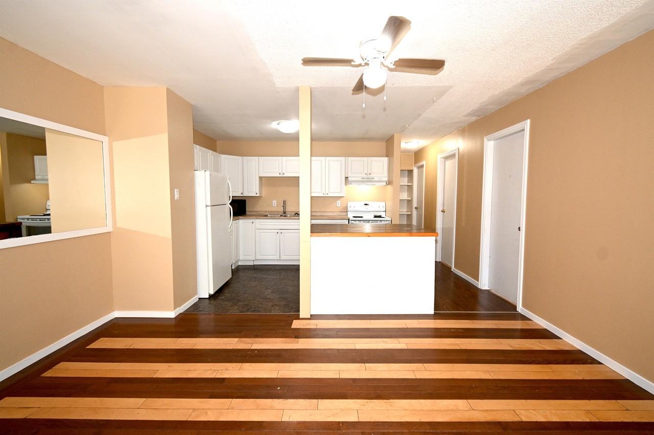 2428 Oak St #A - Photo 3 of 19