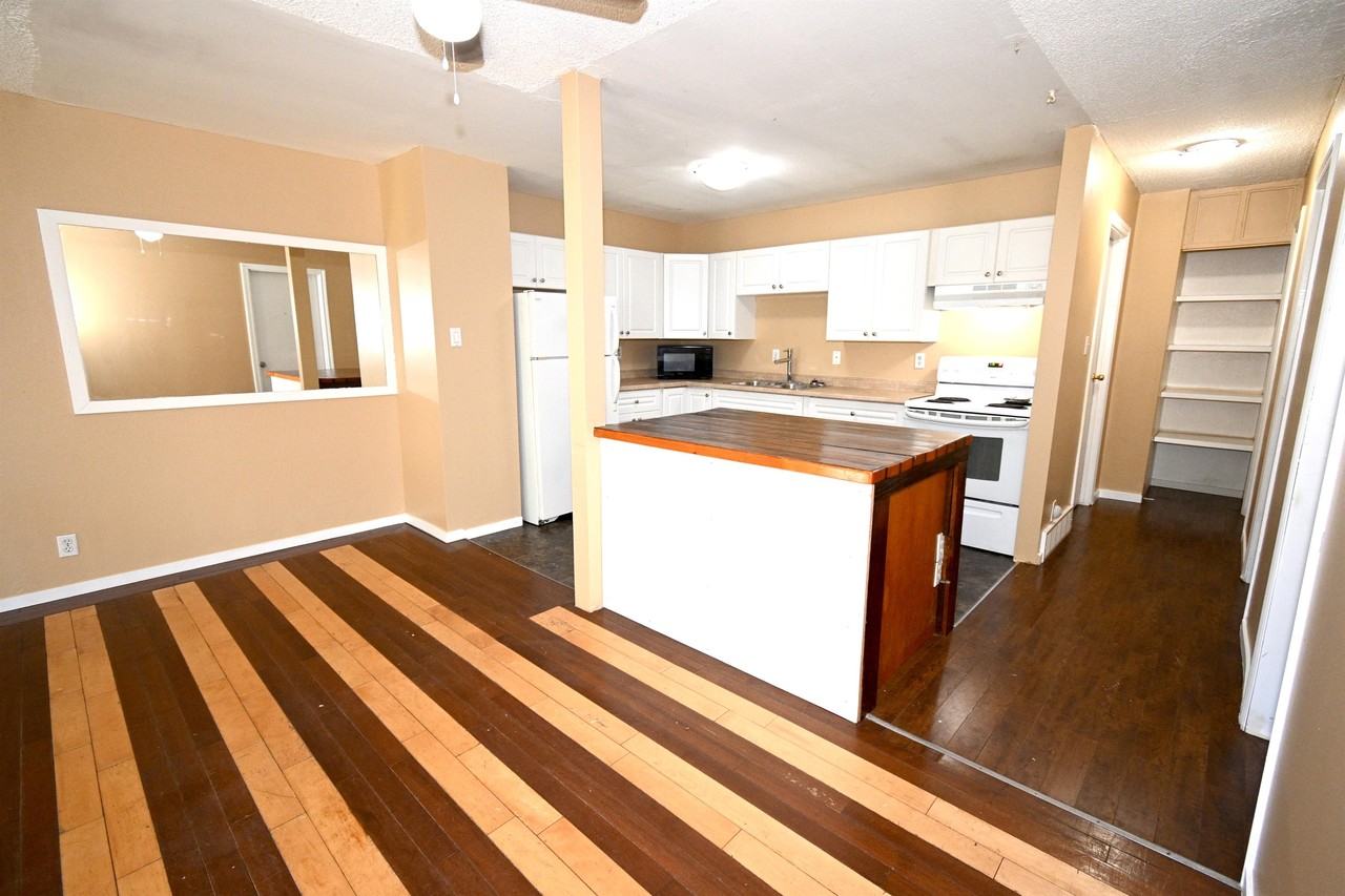 2428 Oak St #A - Photo 2 of 19