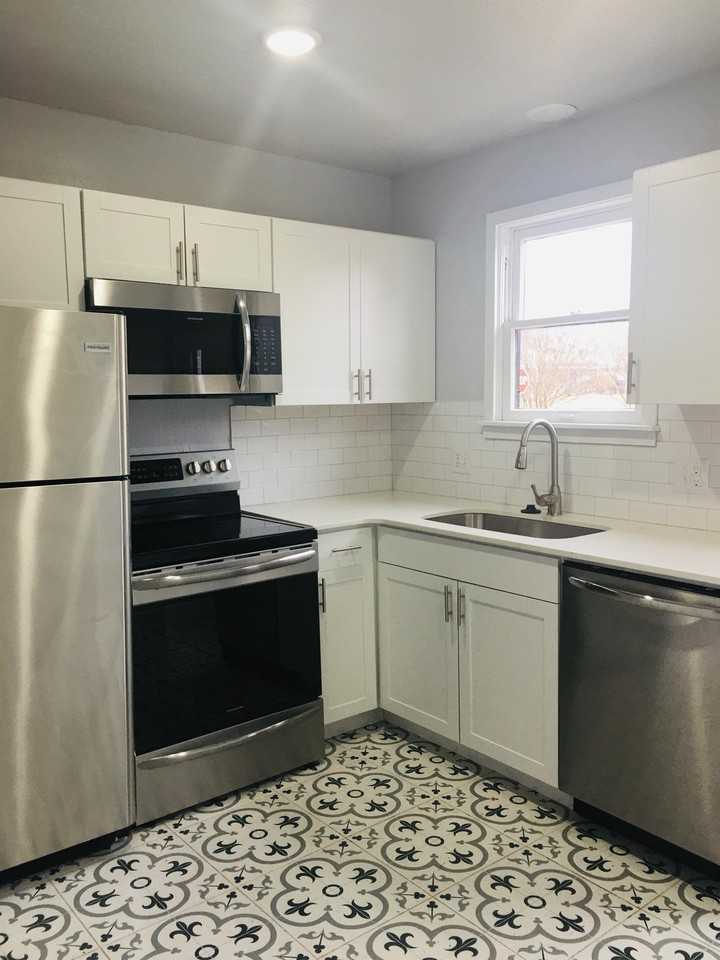 1700 Nw 29th St #1 - Photo 3 of 10