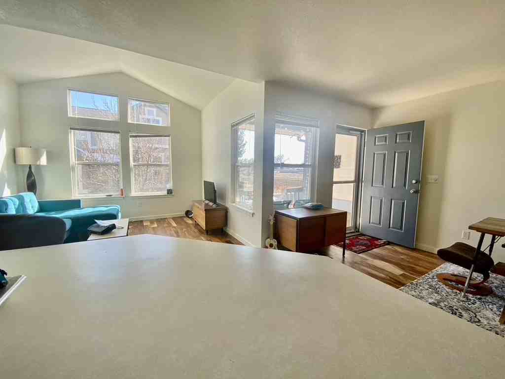 111 Rowena Pl #1 - Photo 6 of 32