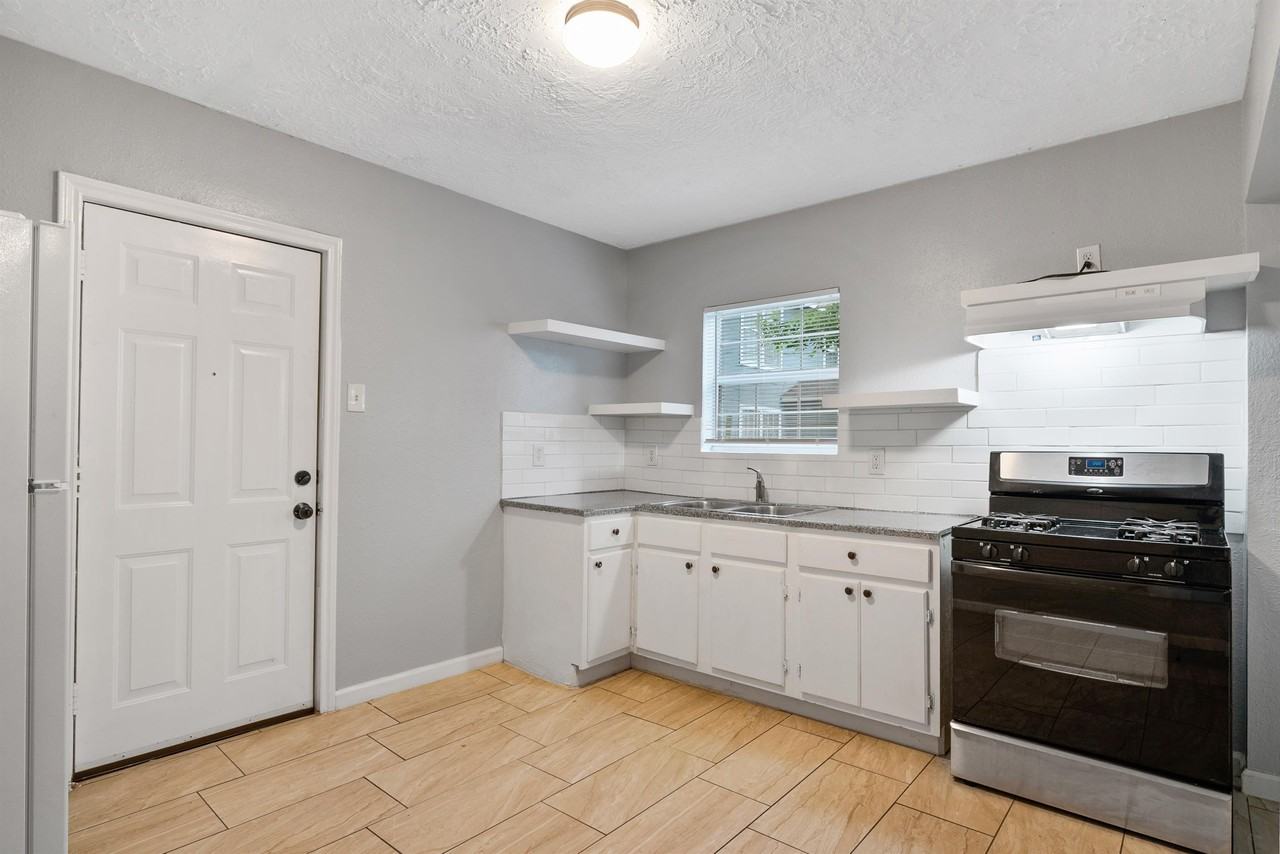 3117 Isabella St #2 - Photo 3 of 24