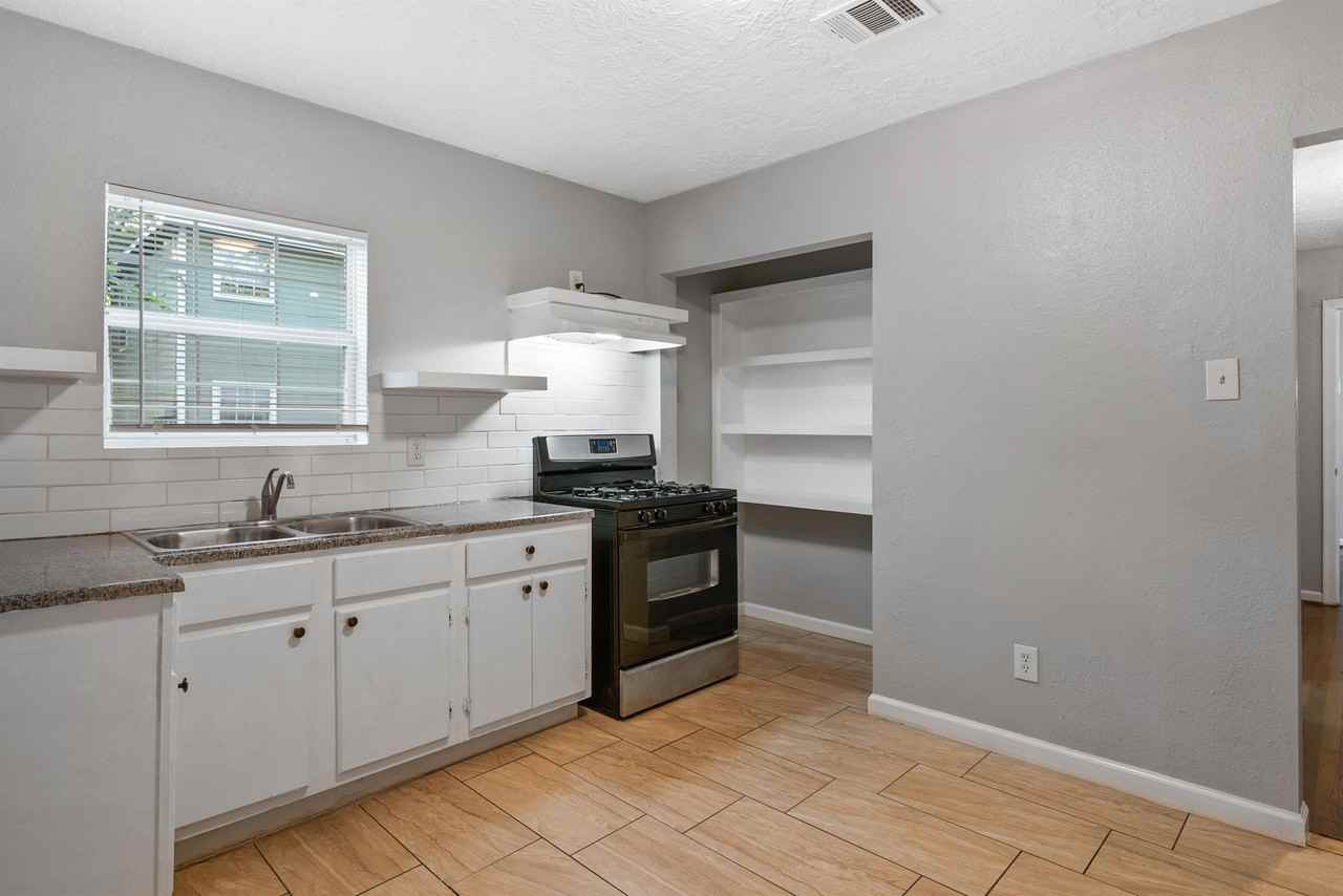 3117 Isabella St #2 - Photo 4 of 24