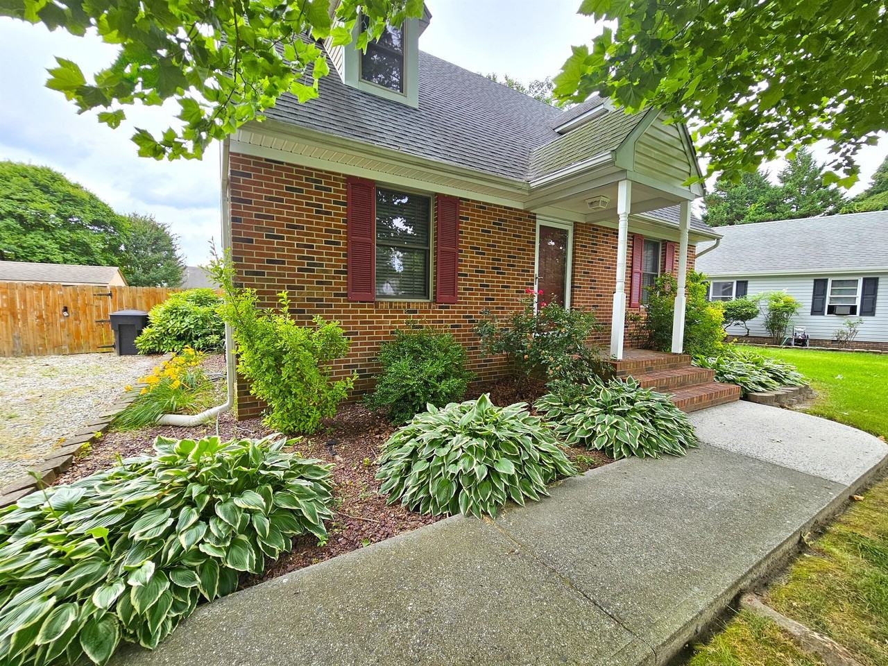 1413 Ard Brac Pl #1 - Photo 4 of 34