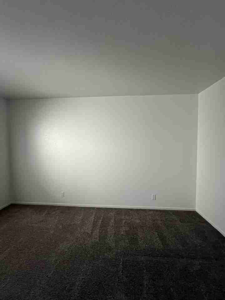 232 N Lemoore Ave - 1Unit 31C #1 - Photo 3 of 7