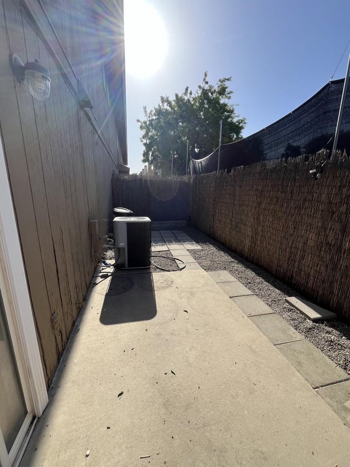 232 N Lemoore Ave - 1Unit 31C #1 - Photo 7 of 7