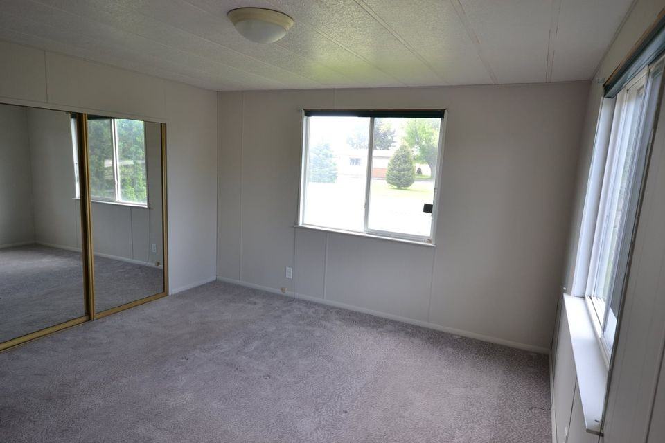 566 Southwest Paiute Street #1 - Photo 3 of 13