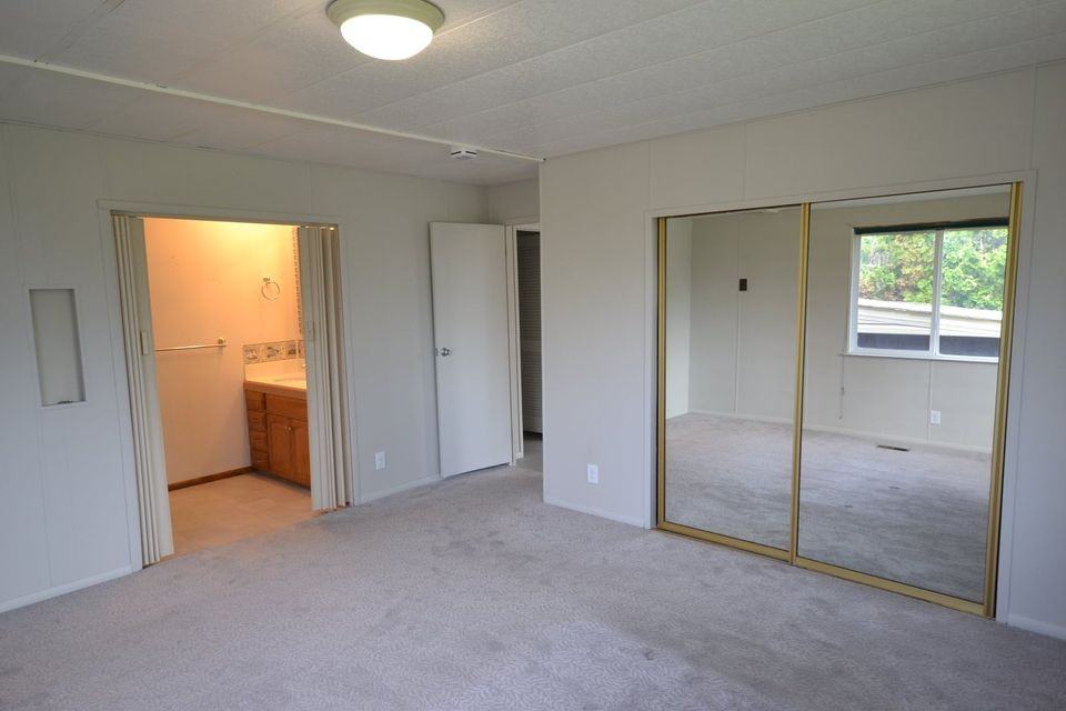 566 Southwest Paiute Street #1 - Photo 4 of 13