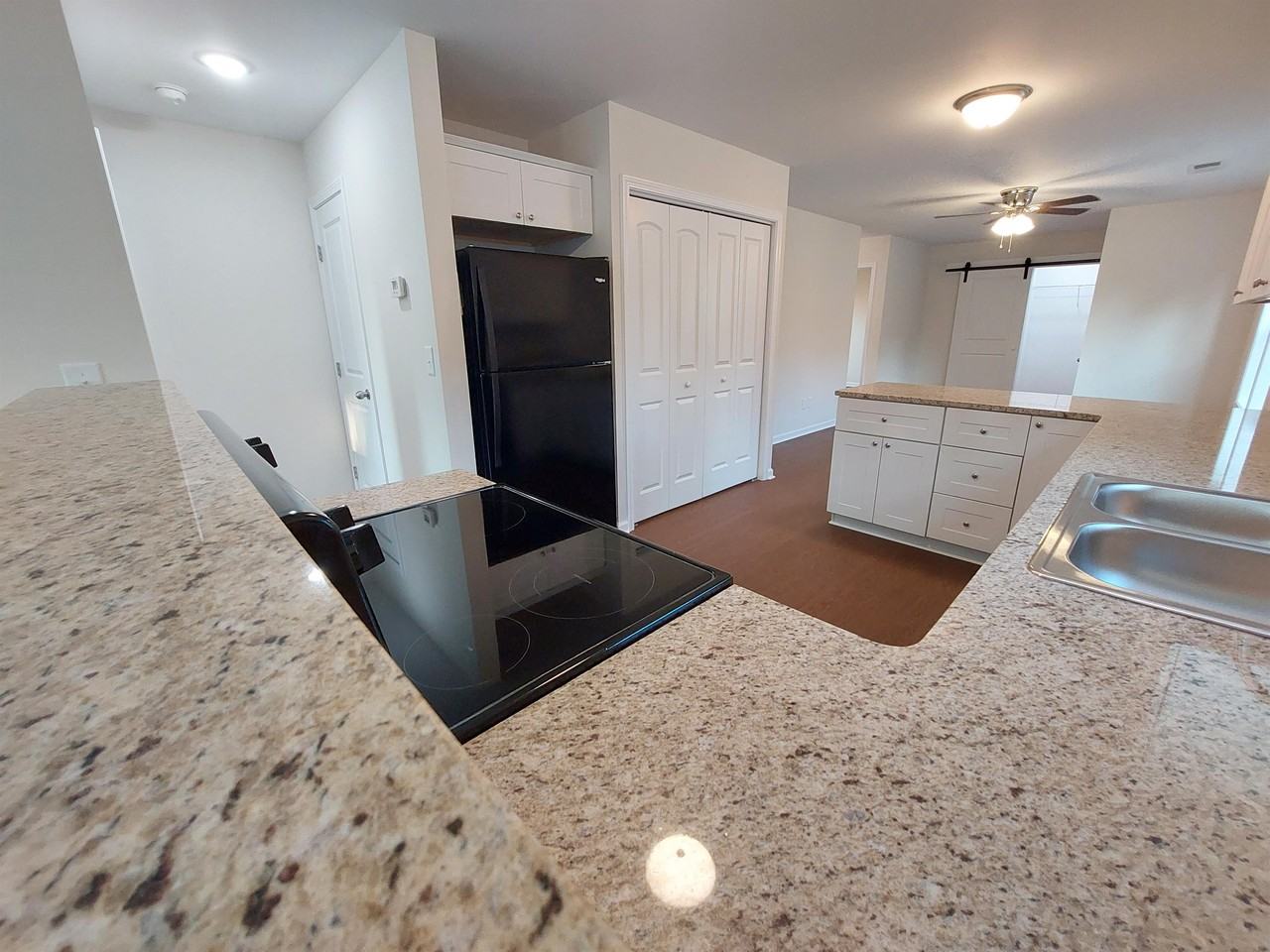 426 W 4th St #1 - Photo 7 of 19